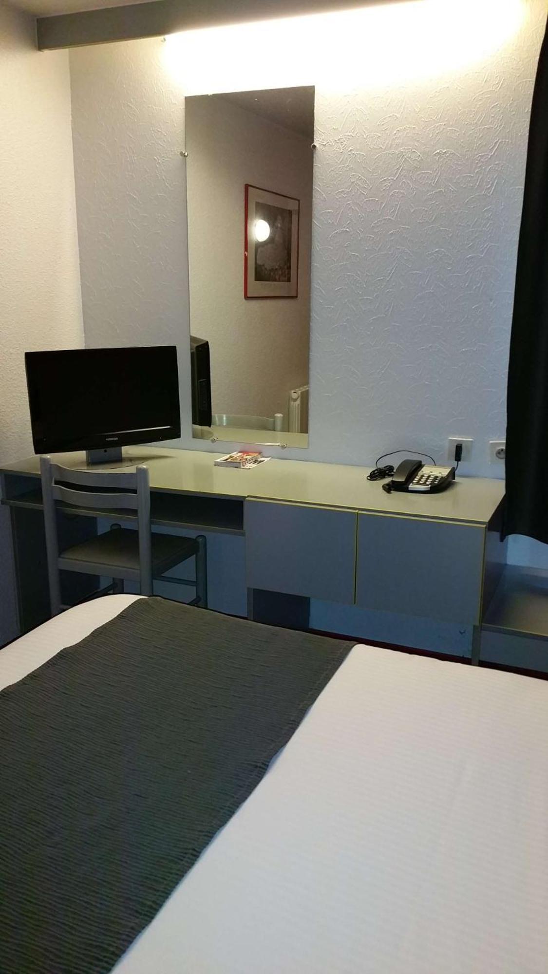 Brit Hotel Sarreguemines Bagian luar foto